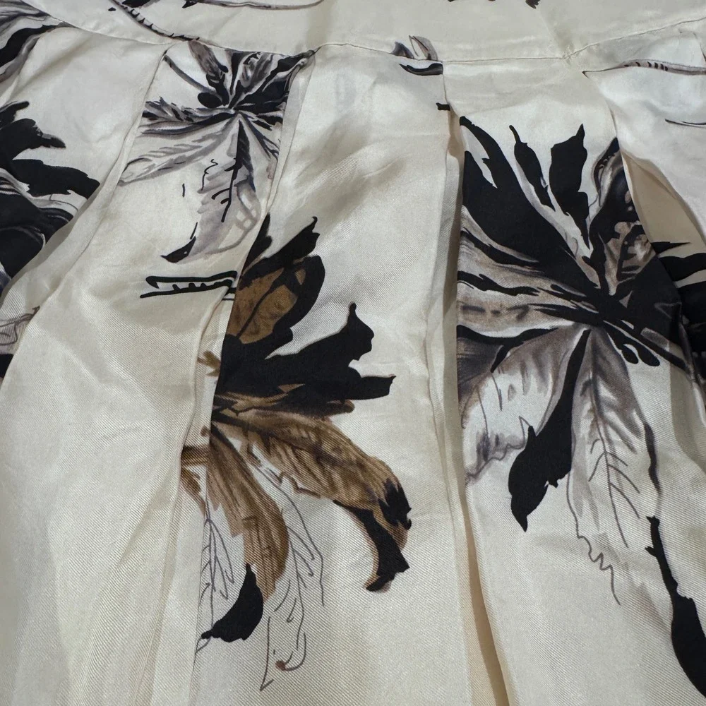White House Black Market Silk‎ Pleated Tropical Leaf Print Mini Skirt Cream Sz 0 - Picture 2 of 7